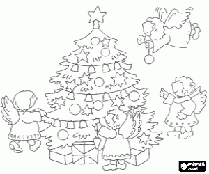 desenho de Os anjos e a árvore de Natal para colorir