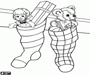 desenho de Meias penduradas com presentes de Natal para colorir