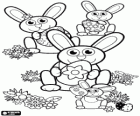 Coelhos com ovos decorados da Páscoa