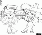 Dois amigas Bratz andando uma tarde de primavera na frente dos cinemas