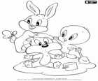 Baby Looney Tunes brincando na areia. Bebê Pernalonga, Bebê Piu-Piu e Bebê Sylvester 