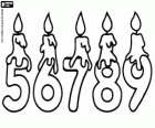 Os números 5, 6, 7, 8 e 9 com as velas de aniversário