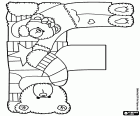 A letra F formada por um urso com cachecol fazendo parada de mãos com apenas um braço e com o outro braço, segurando um ursinho na posição horizontal