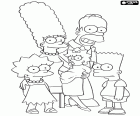 Um retrato de família dos Simpsons. Toda a família Simpson. O pai Homer, a mãe Madge e três filhos, Bart, Lisa e Maggie