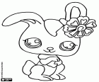 Um coelhinho bonito com um ornamento na orelha, uma flor, outro brinquedo animal de Littlest Pet Shop