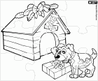 Puzzle de um cão muito feliz com seu presente de Natal ao lado da casinha decorada