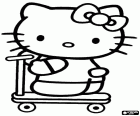 Hello Kitty brincando com um patinete ou uma trotineta