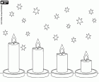 Quatro velas acesas sobre a mesa, colocadas em uma linha e ordenadas do mais alto para o mais baixo, em um fundo de estrelas para decorar as celebrações de Natal